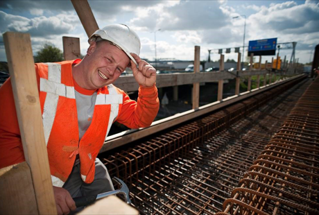 De duurzame inzetbaarheid van medewerkers staat hoog op de agenda van menig werkgever. Toch ontbreken vaak praktische handvatten om hier actief en efficiënt mee aan de slag te gaan. Tijd om kennis te maken met het Actieprogramma Vitaal Vakmanschap.