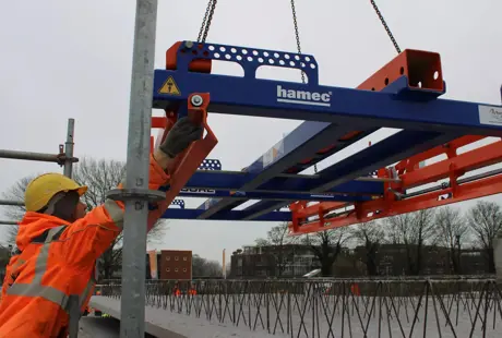 Veilig hijsen van breedplaatvloeren